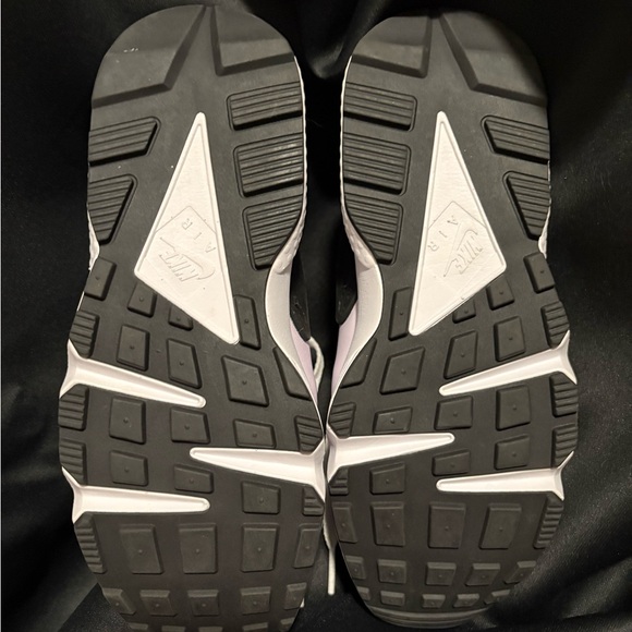 NIKE HUARACHE

Never worn- no box - Picture 5 of 6